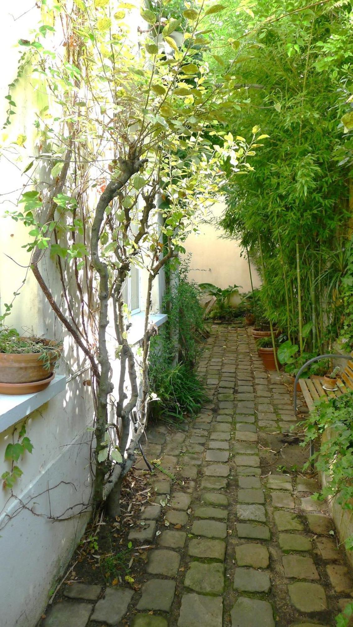 Parisian Loft & Secret Garden Apartment