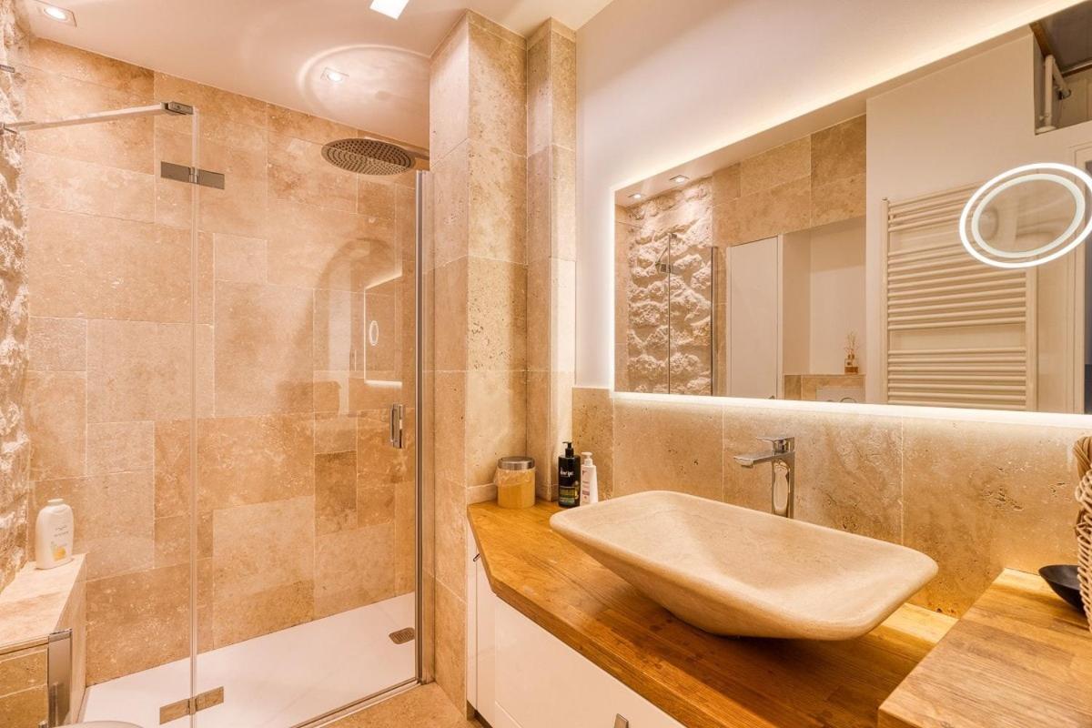 Parisian Loft & Secret Garden Apartment